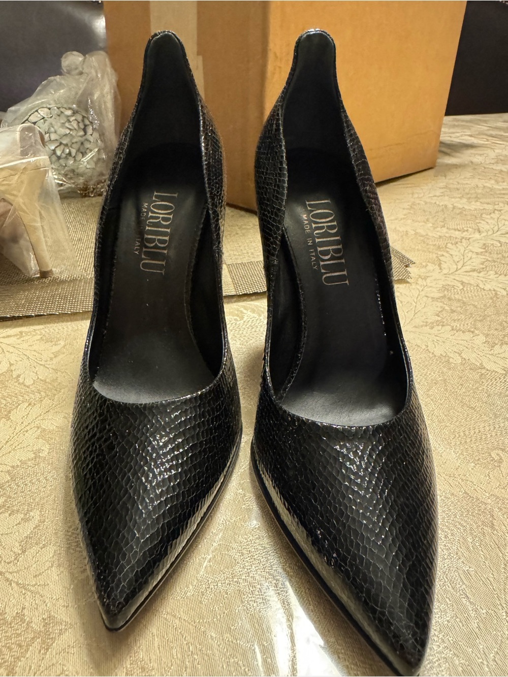 Pristine Loriblu Italy Black Croc-Embossed Gloss Leather Blue Sole Pumps size 36